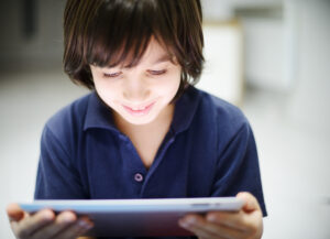 beneficios de la tecnologia en autismo, tecnologia y autismo, tic y tea, apps autismo, formacion autismo, formacion en TEA